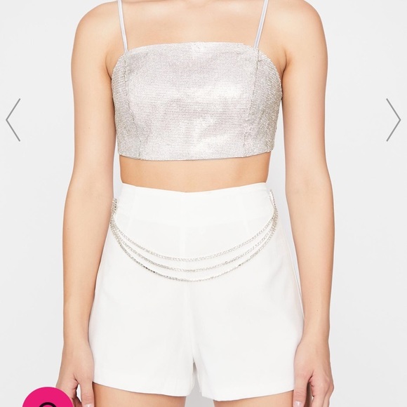 New White highrise shorts with triple layer chain - Picture 2 of 3